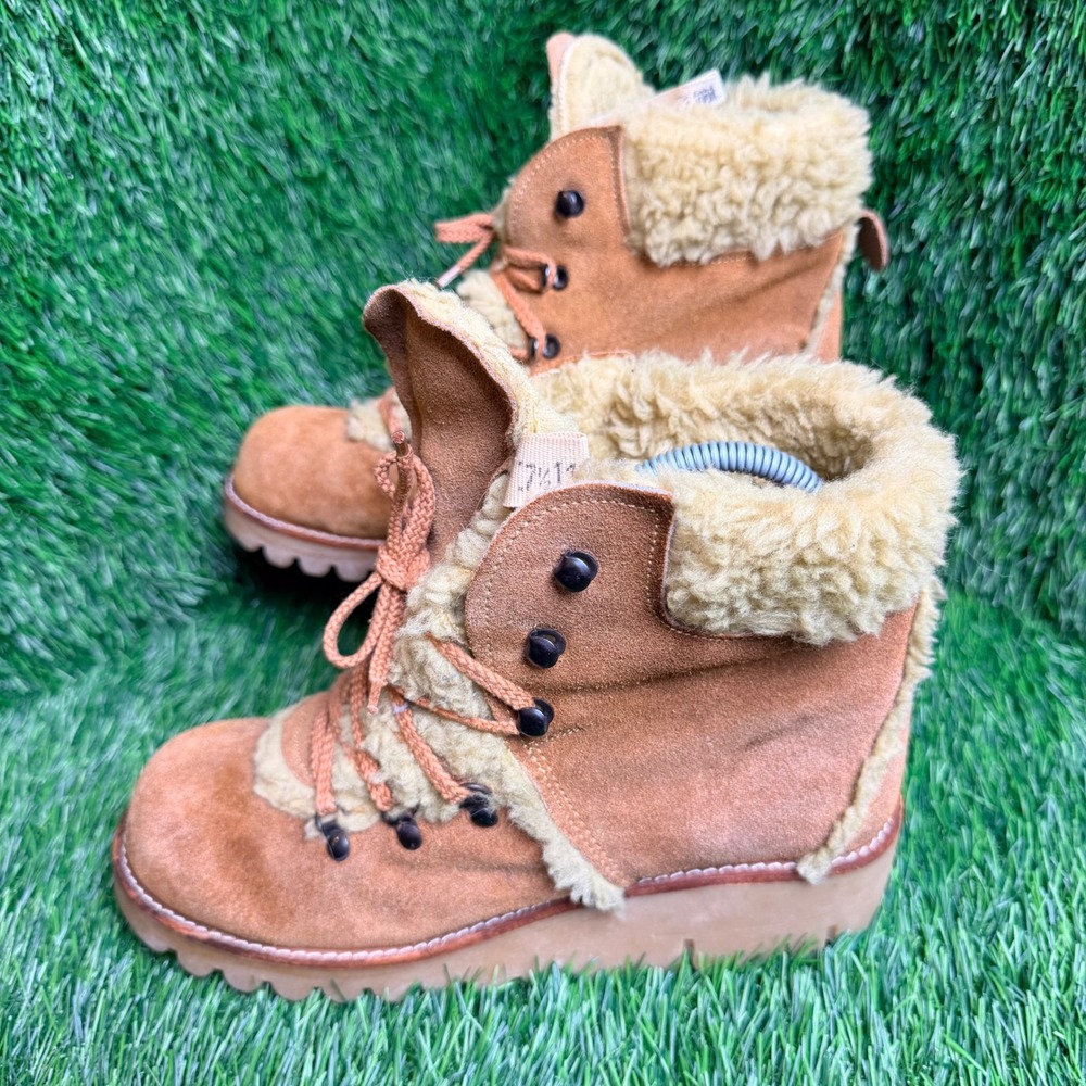 Vintage Made in Romania Tan Suede Shearling Trim Hiking Boots Platform Size 7.5
